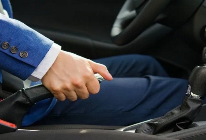 5 lưu ý quan trọng khi tắt máy đỗ xe ô tô mọi tài xế nên biết